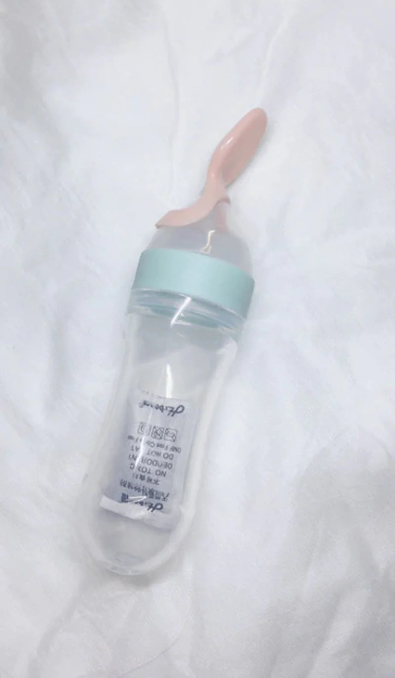 Silicone Newborn Baby Feeding Bottle with Squeezing Feature: Training Spoon for Infant Cereal and Food Supplement, Safe and Reliable Tableware Tools